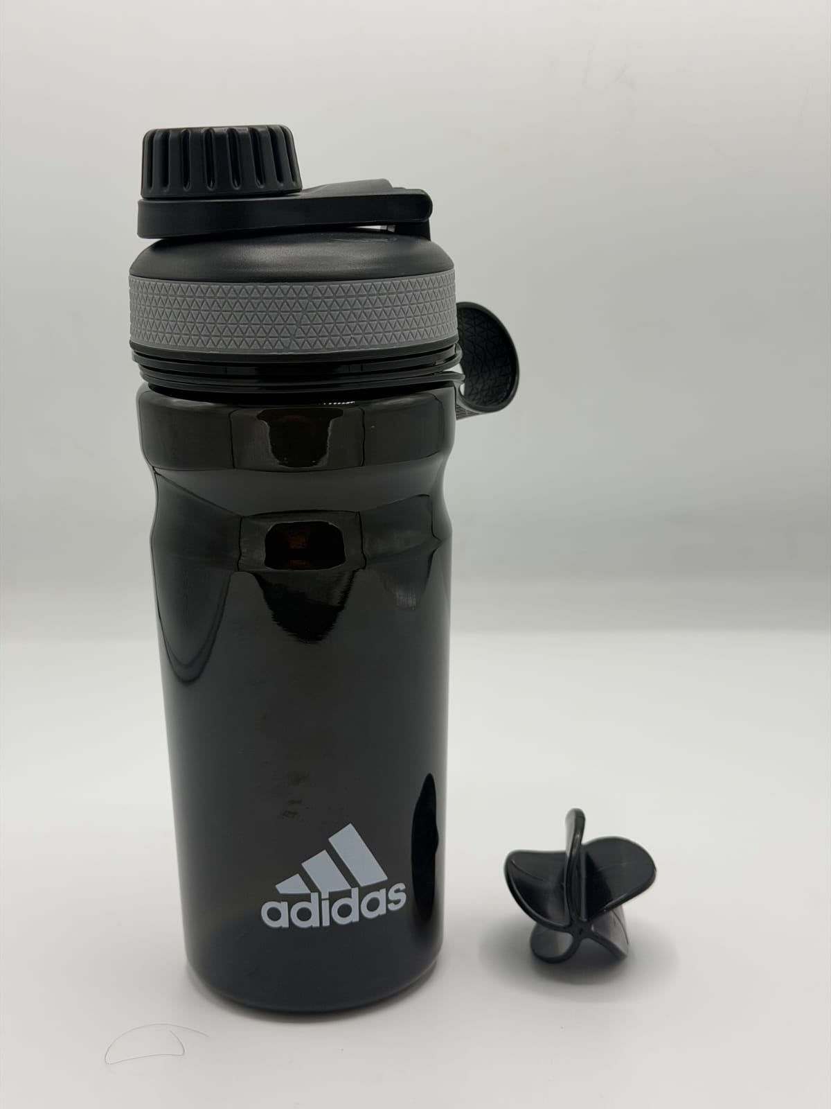 Sports water bottle with carabiner clip