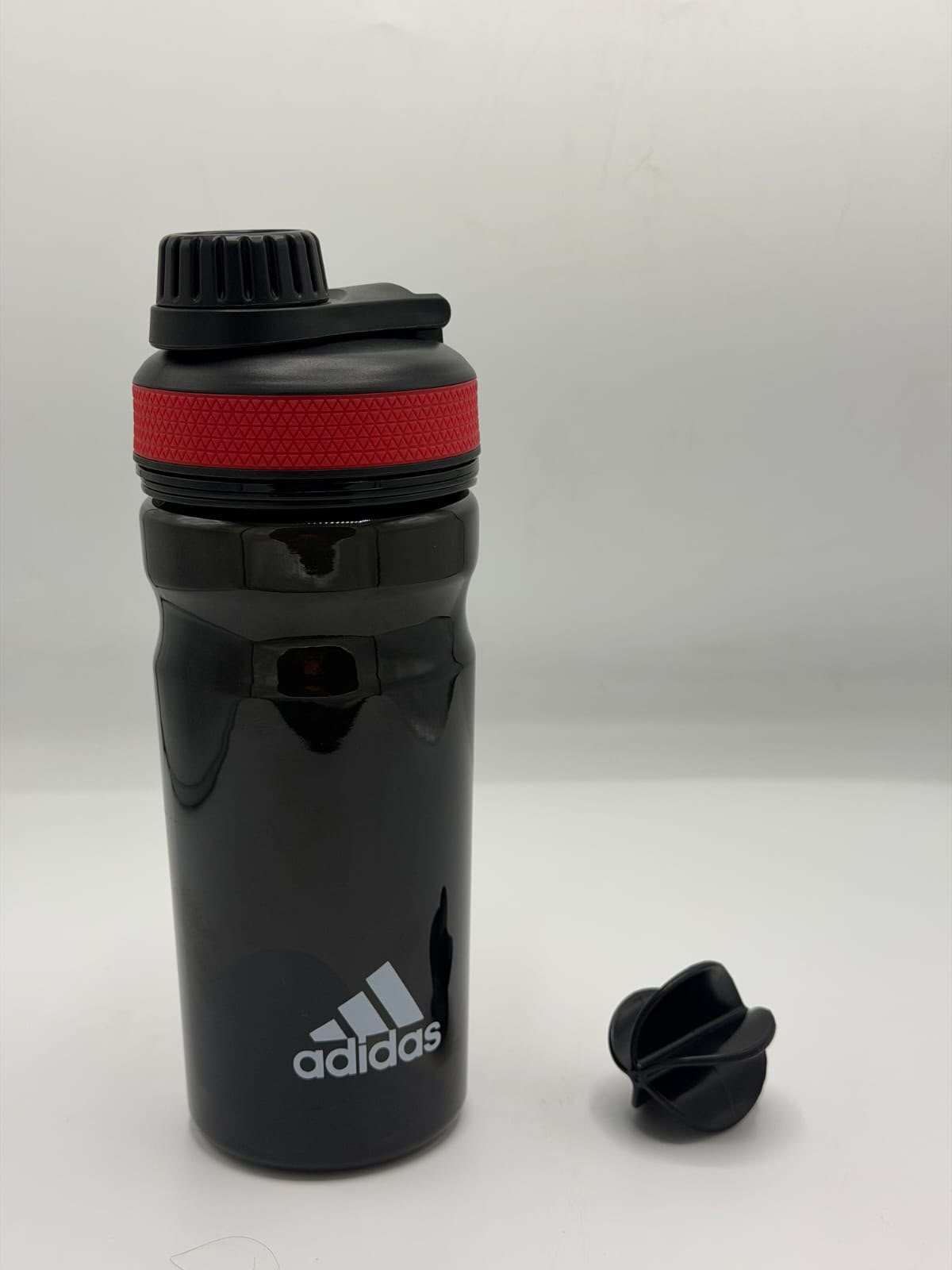 Sports water bottle with carabiner clip