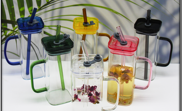Glass Sipper with Plastic Lid – Reusable Drinking Glass with Straw