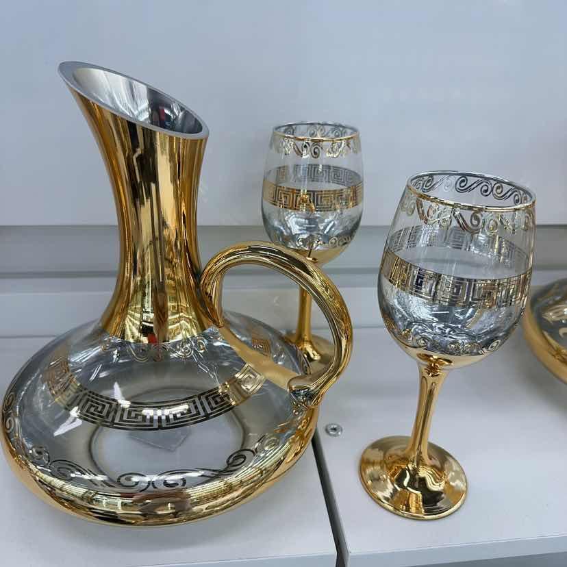 GOLDEN DECANTER SET