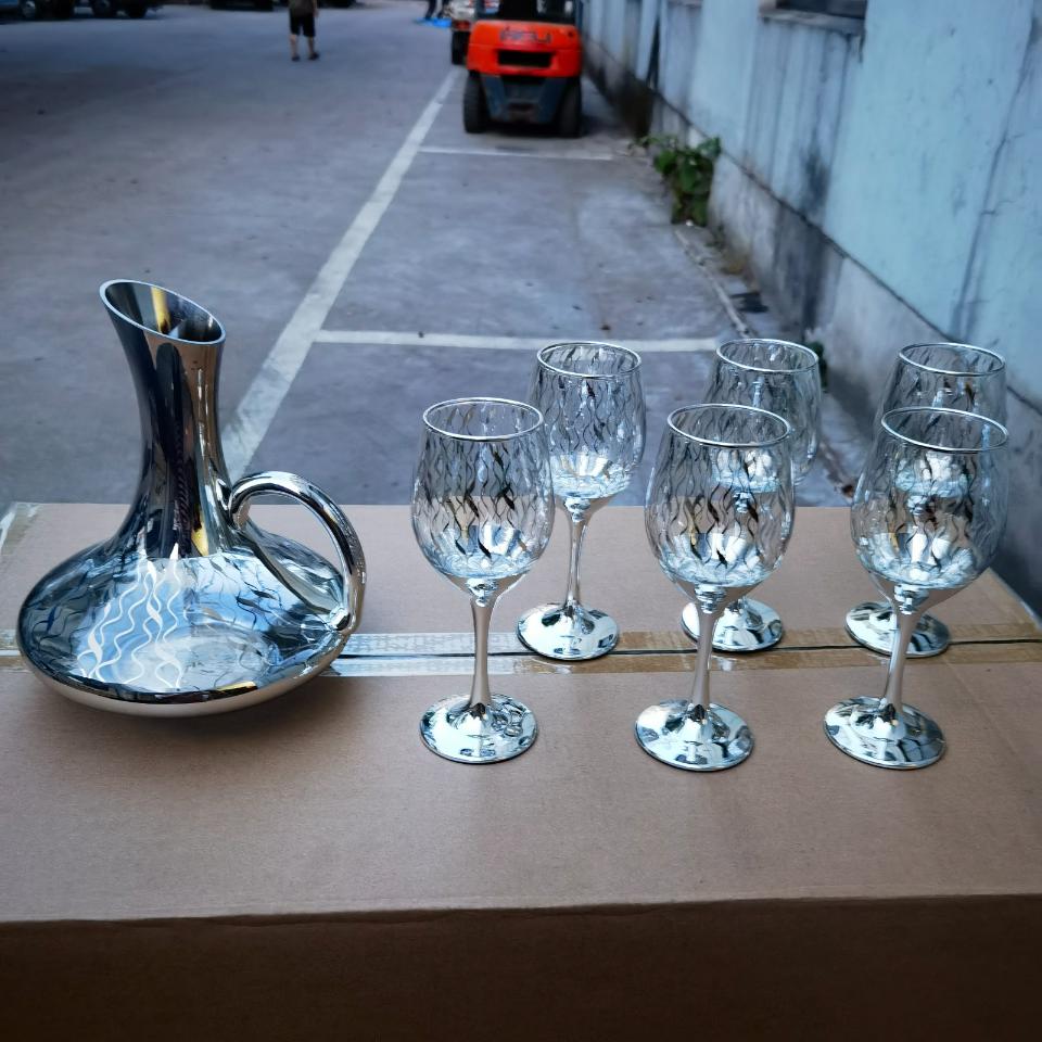 GOLDEN DECANTER SET